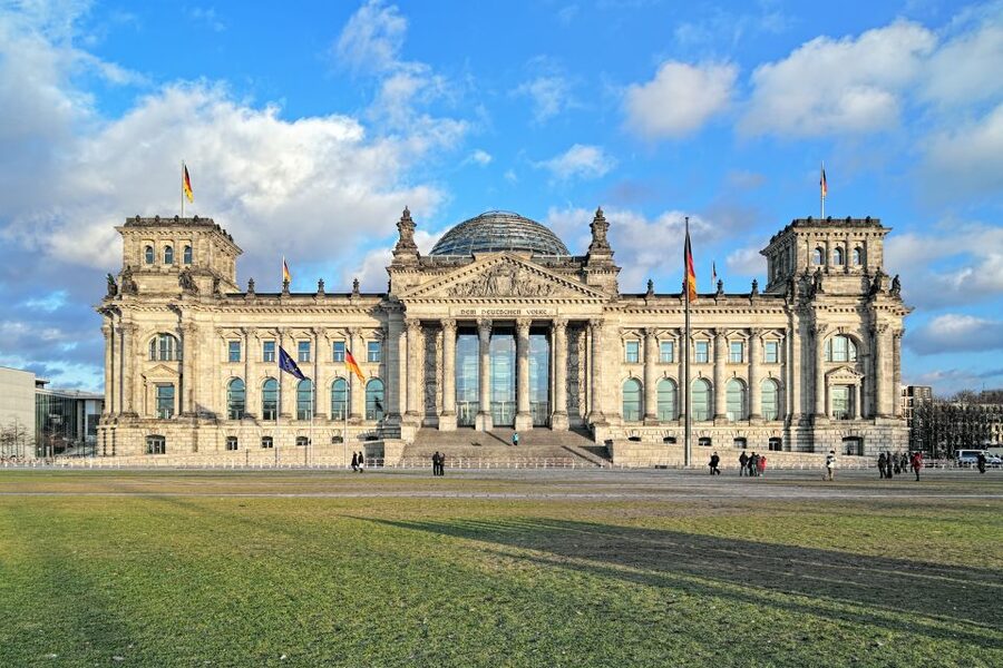 2-H Berlin: Top Sights Guided E-Scooter Tour - The Reichstag and the story of the fire