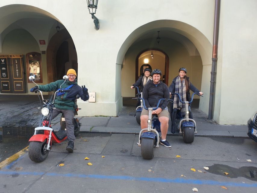 2 Hours Hamburg E-scooter Tour - The guide can make or break the ride