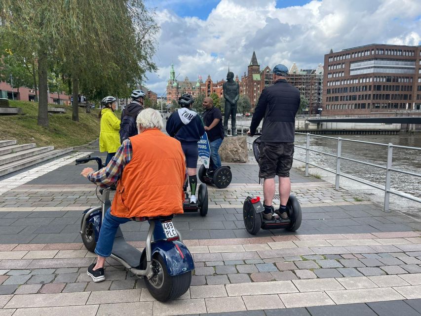 3 Hours Hamburg E-Scooter Tour - Commentary, languages, and the guide factor
