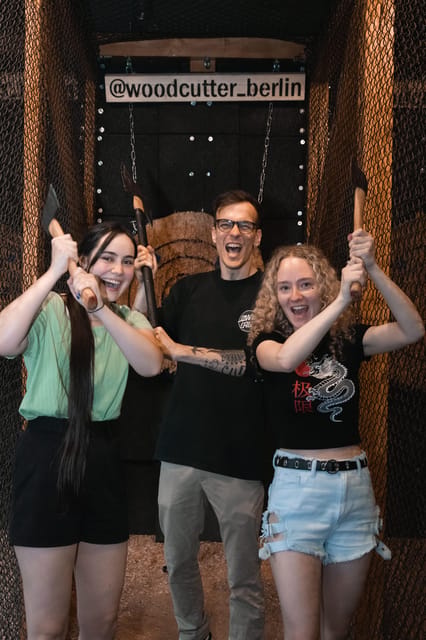 AXE THROWING EXPERIENCE IN BERLIN - Why this one-hour Berlin activity works