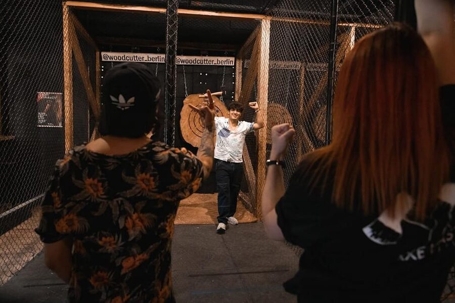 AXE THROWING EXPERIENCE IN BERLIN - Who will enjoy WoodCutterBerlin most