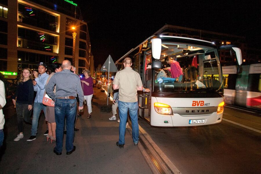 Berlin: 1.5-Hour Comedy Bus Tour in German - Passing Museum Island and Unter den Linden