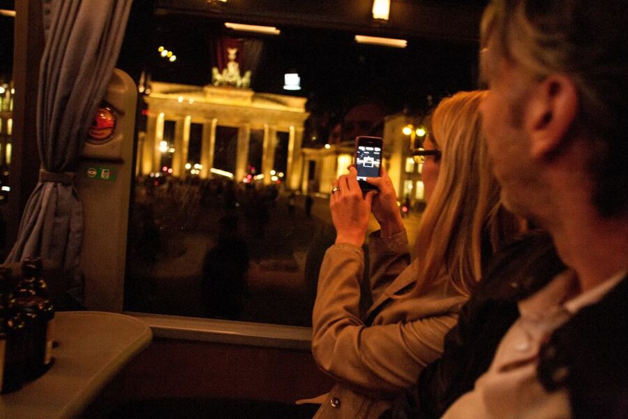 Berlin: 1.5-Hour Comedy Bus Tour in German - Stories about the Rotes Rathaus and Reichstag