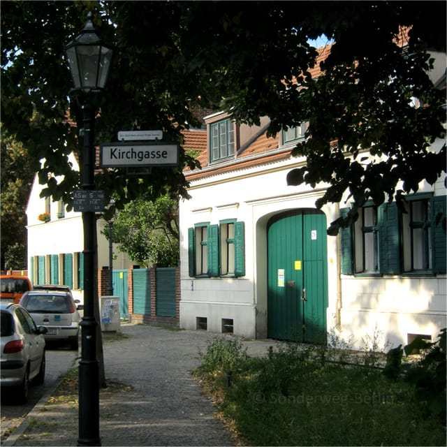 Berlin: 2.5-Hour Neighborhood Tour of Neukölln - Richardplatz and the Bohemian village