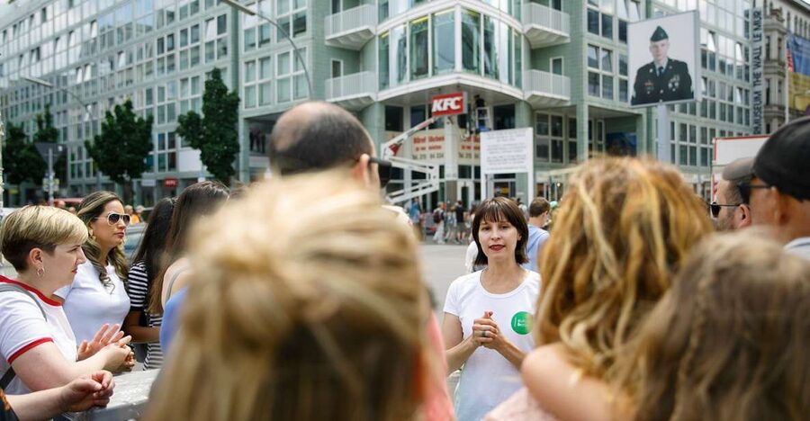 Berlin: 4-Hour Guided Highlights Tour in Spanish - Key points to know before booking
