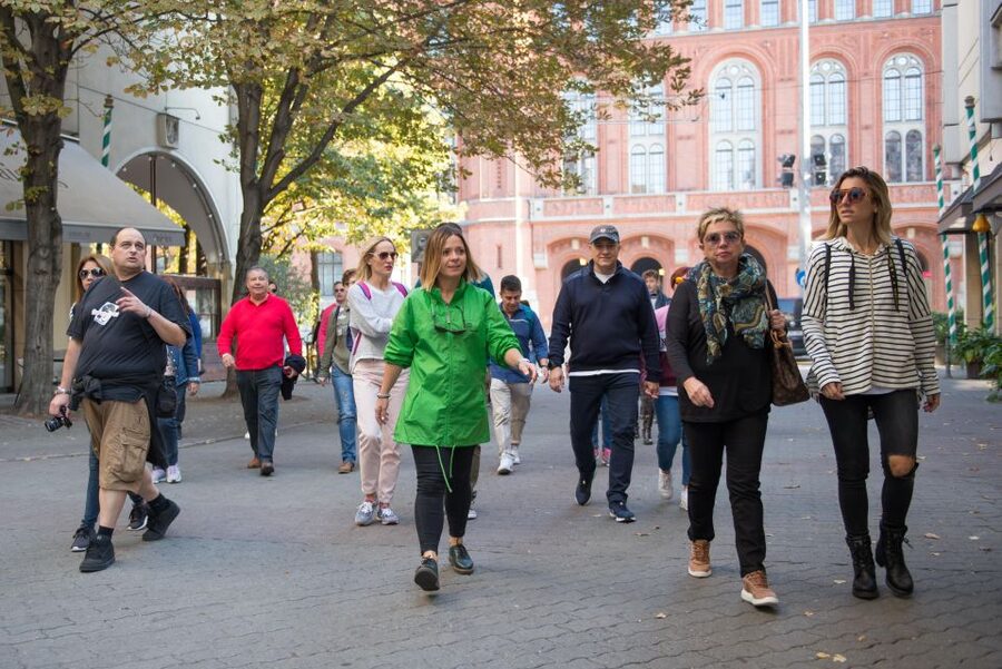 Berlin: 4-Hour Guided Highlights Tour in Spanish - Unter den Linden and Berlin’s royal boulevard