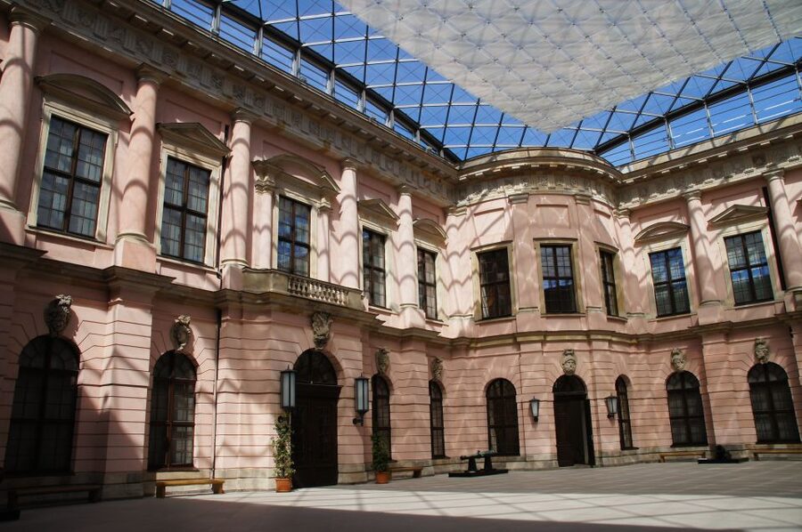 Berlin: 4-Hour Guided Highlights Tour in Spanish - Potsdamer Platz and Berlin’s modern face