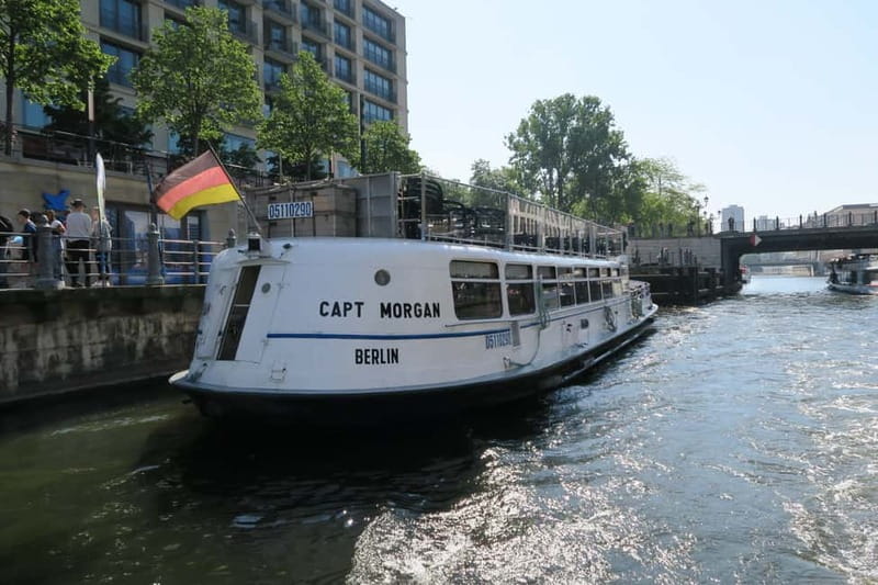 Berlin: Boat Sightseeing Cruise with Audioguide - Nikolaiviertel and the old heart of Berlin