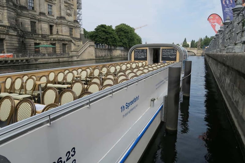 Berlin: Boat Sightseeing Cruise with Audioguide - Friedrichstrasse and Weidendammer Brücke