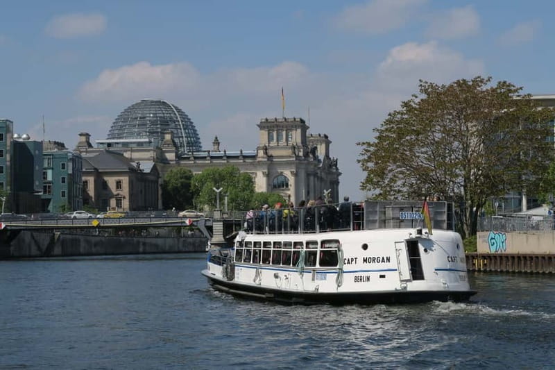 Berlin: Boat Sightseeing Cruise with Audioguide - Commentary, comfort, and onboard service