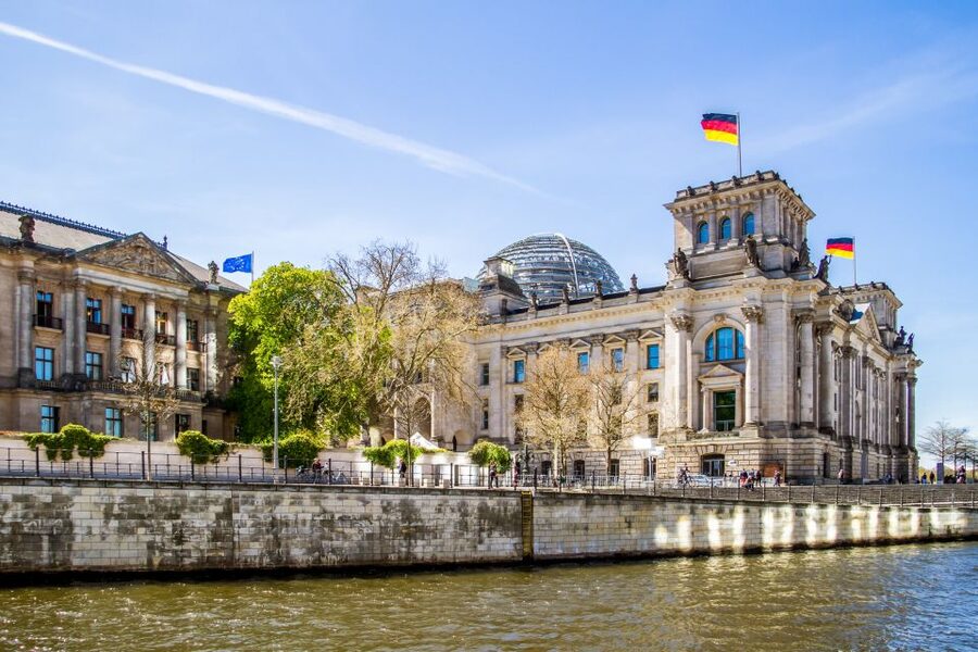 Berlin: Boat Tour Along the River Spree - Berlin from Friedrichstrasse to the Federal Chancellery