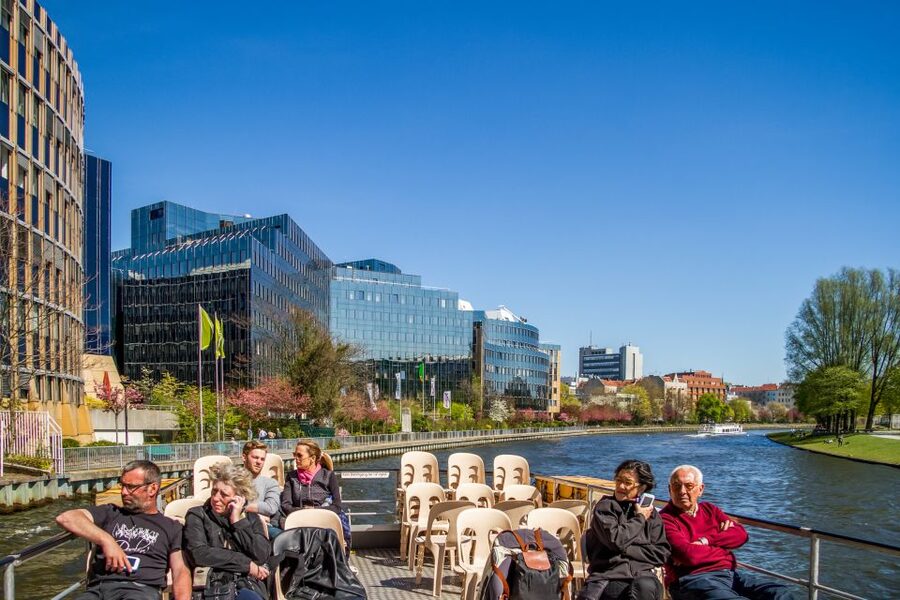 Berlin: Boat Tour Along the River Spree - Charlottenburg Palace and the change in scenery