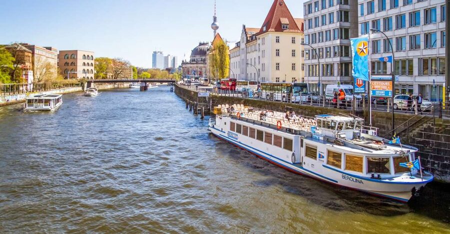 Berlin: Boat Tour Along the River Spree - What the 135 minutes feel like onboard