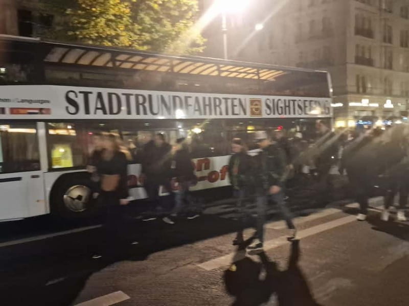 Berlin: Bus Tour by Night with Live Commentary - Hauptbahnhof, Schloss Bellevue, and the Siegessäule