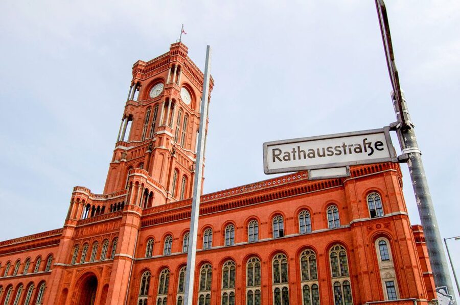Berlin: City Center Walking Tour - Language, weather, and practical planning