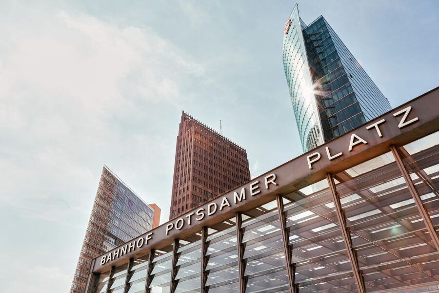 Berlin: Combo-Ticket for Panoramapunkt with Crémant at Café - Who will enjoy this experience most?