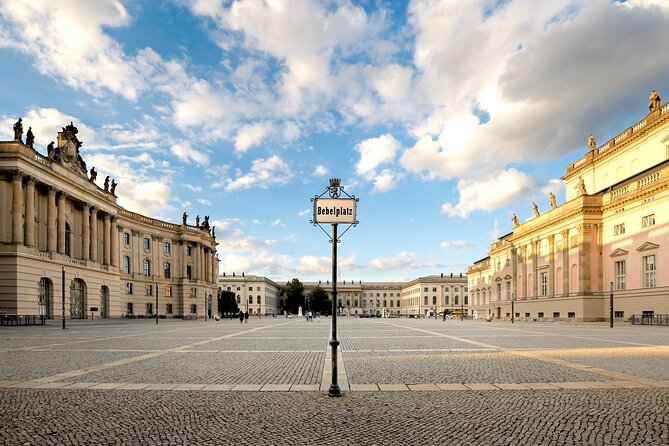 Berlin Complete in one day - What the guides add to the route