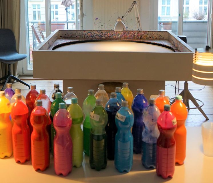 Berlin: Create Your Own Spin Painting at Jans Echternacht - Why the Private Group Format Matters