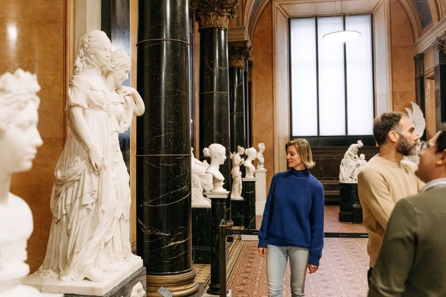 Berlin: Entry to Alte Nationalgalerie - A marble tomb with a dramatic past