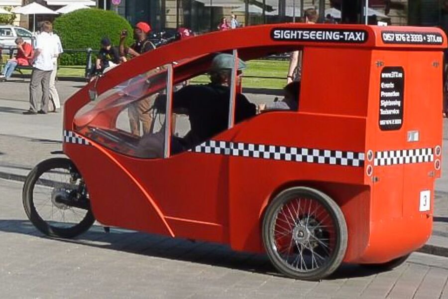 Berlin Express: Private 1-Hour E-Rickshaw Ride - Passing through the Brandenburg Gate