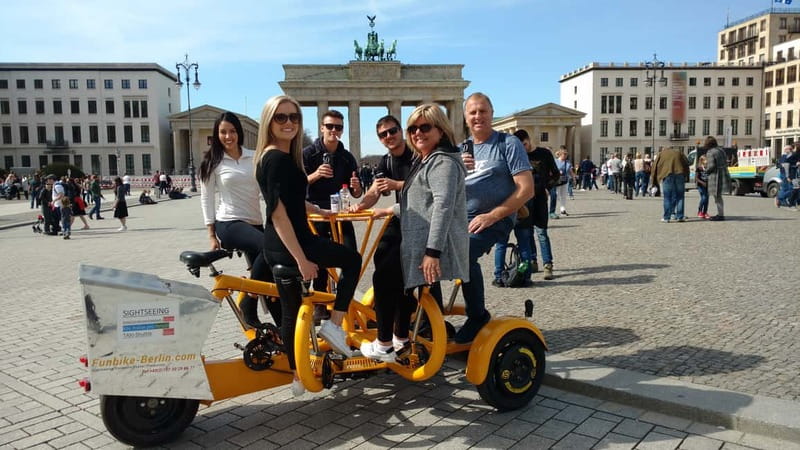 Berlin: Fun Private Guided Sightseeing Tours with Teambikes - Unter den Linden and Museum Island