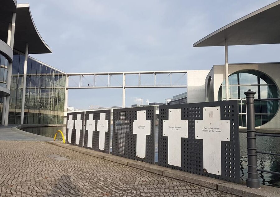 Berlin: Guided Walking Tour around the Reichstag - A street-level look at where Germany is governed