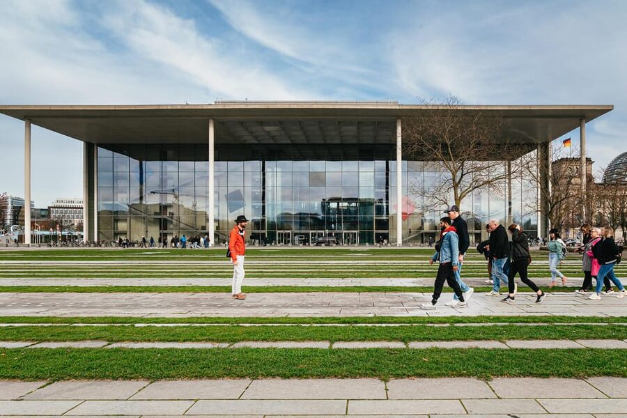 Berlin: Guided Walking Tour around the Reichstag - The White Crosses and the Wall’s human cost