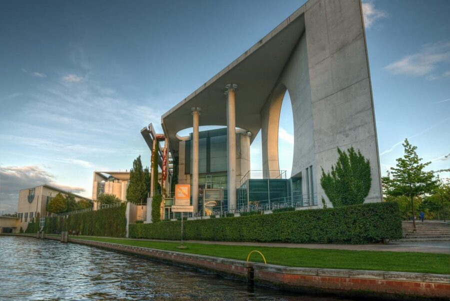 Berlin: Guided Walking Tour around the Reichstag - ARD Hauptstadtstudio and politics in the news