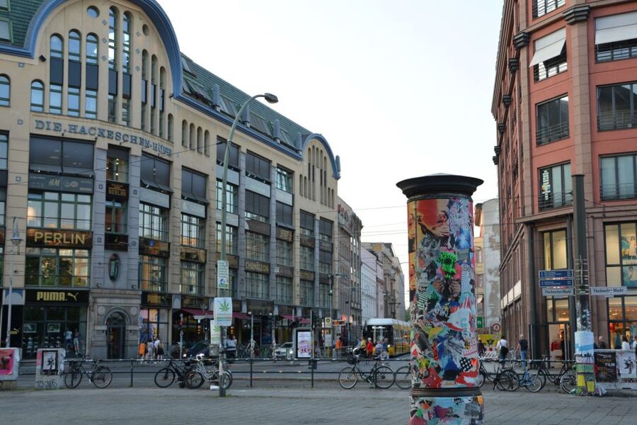 Berlin: Hackesche Höfe Courtyards Walking Tour - Timing, group size, and walking comfort
