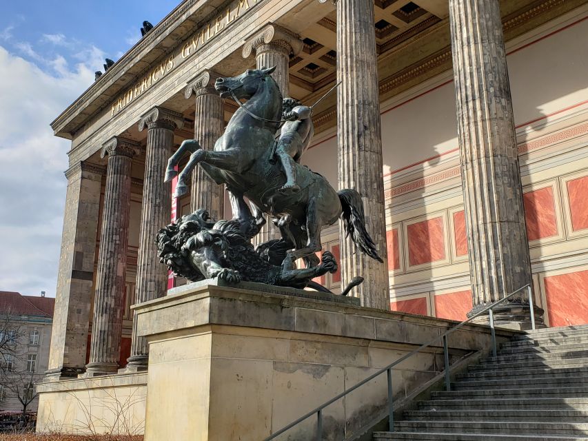 Berlin: Highlights of the City - a Private Bus Tour - From Checkpoint Charlie to Museum Island