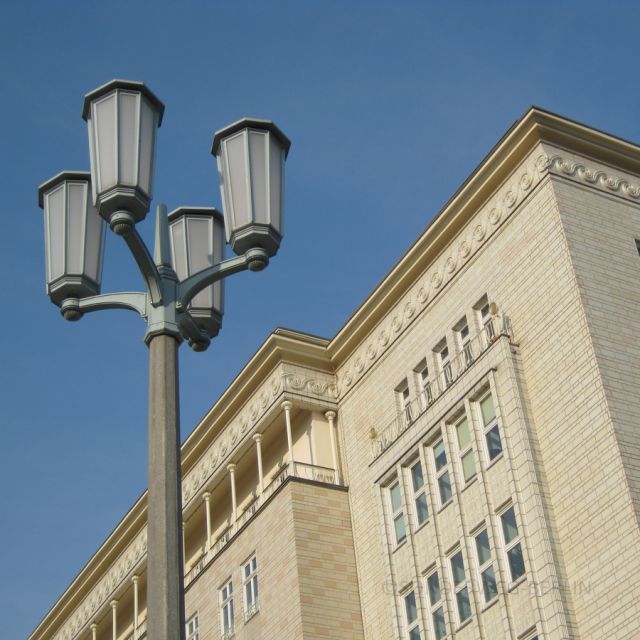 Berlin: Karl-Marx-Allee 2-Hour Tour - Frankfurter Tor and the boulevard’s grand finish