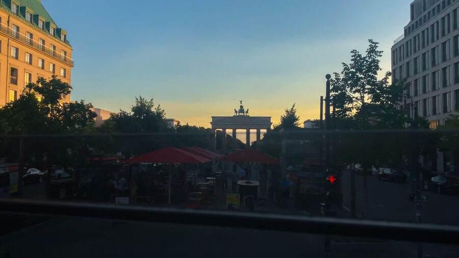 Berlin: Live-Guided Evening Sightseeing Tour by Open-top Bus - Prenzlauer Berg, Mauer Park, and Berlin Wall Memorial