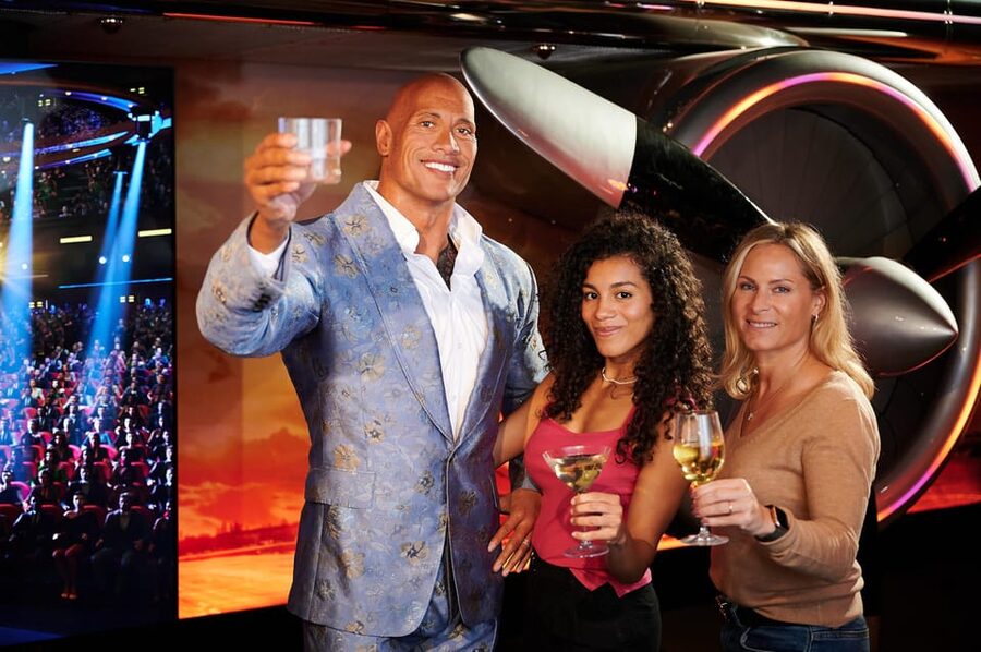 Berlin: Madame Tussauds Happy Hour Ticket - Taking the stage with music and fashion icons