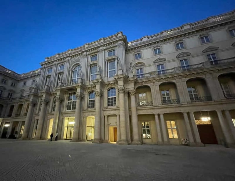 Berlin: Private Sightseeing Tour in an E-Rickshaw - Humboldt Forum and Museum Island
