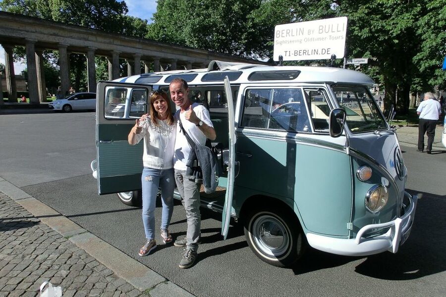 Berlin: Private Sightseeing Tour in Iconic Oldtimer VW Bus - Holocaust Memorial and the former Führer Bunker