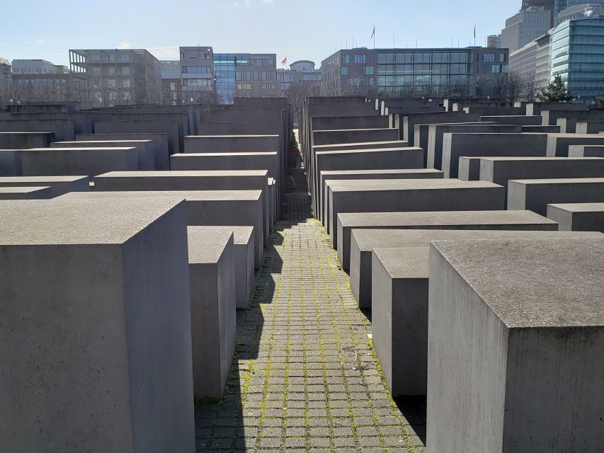 Berlin: Private walking tour through the city center - Following the remaining pieces of the Berlin Wall