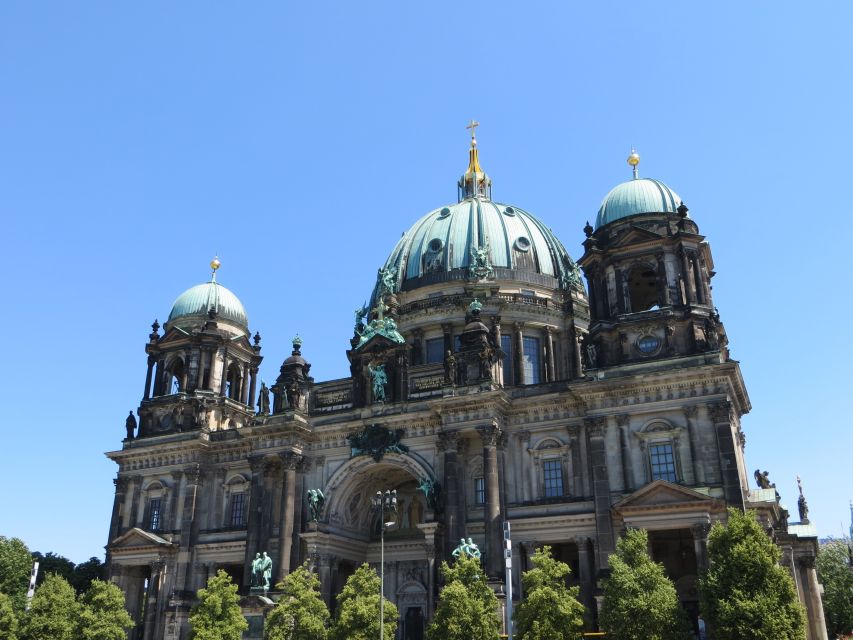 Berlin: Private Walking Tour with a Local - A private start at Museum Island or the World Time Clock