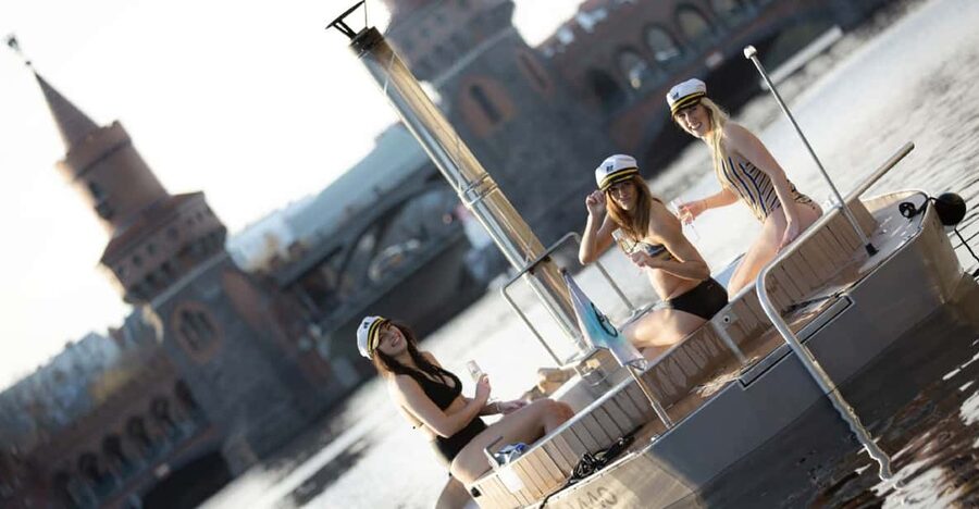 Berlin: Self-drive hot tub boat experience - What the boat feels like for a small group