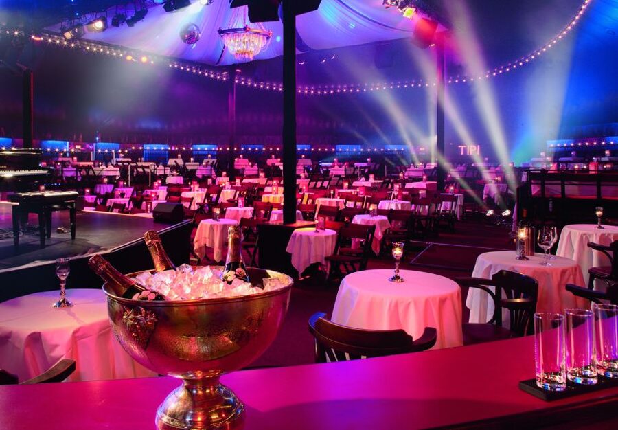 Berlin: Show at the Tipi am Kanzleramt - Dinner before the curtain