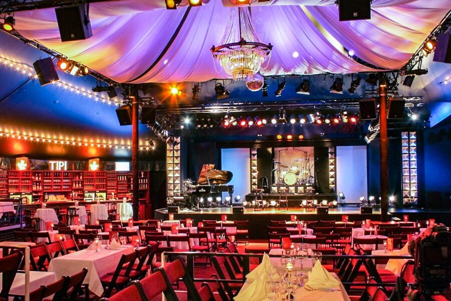 Berlin: Show at the Tipi am Kanzleramt - How the German language affects the night