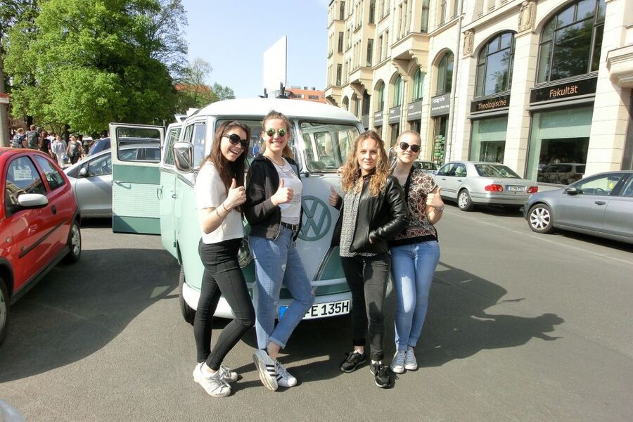 Berlin: Sightseeing Tour in Classic Volkswagen T1 Samba Bus - What the two-hour format does well, and what it cannot do