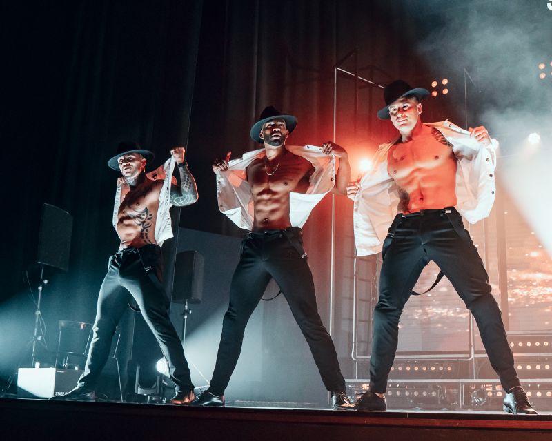 Berlin: SIXX PAXX Theater Show - What happens during the two-hour show