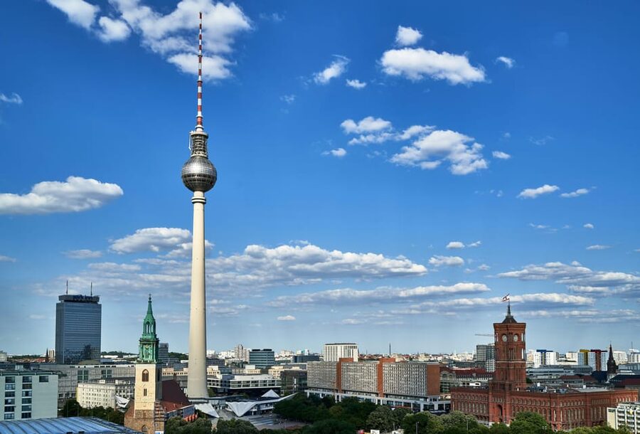 Berlin: Tour with Private Guide - Meeting your guide in central Berlin