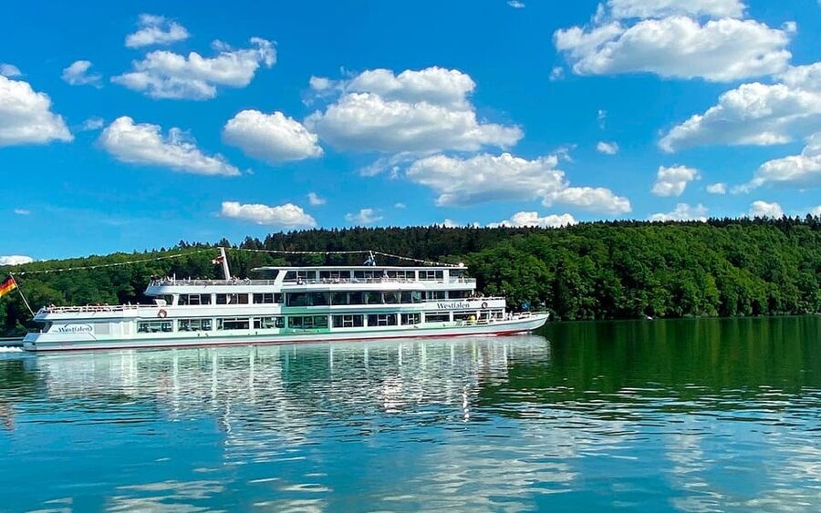 Biggesee: Boat Tour with All-inclusive cake buffet - Three hours of Biggesee views