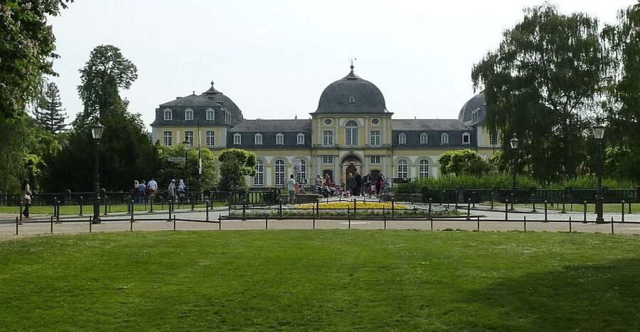 Bonn: Private Guided Walking Tour - Bonn Minster and two coronations