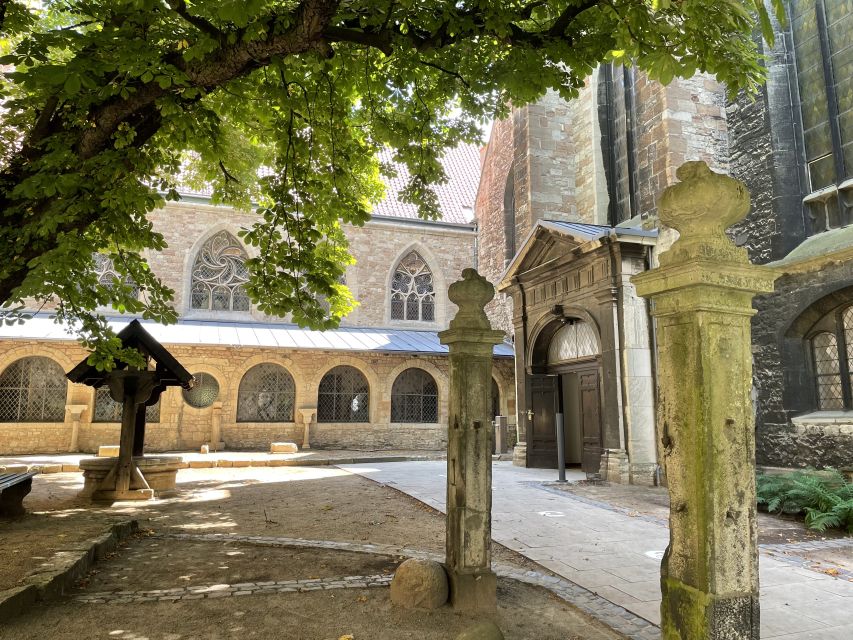 Braunschweig: Private Tour through the history of crime - Brunswick Cathedral and its less cheerful stories