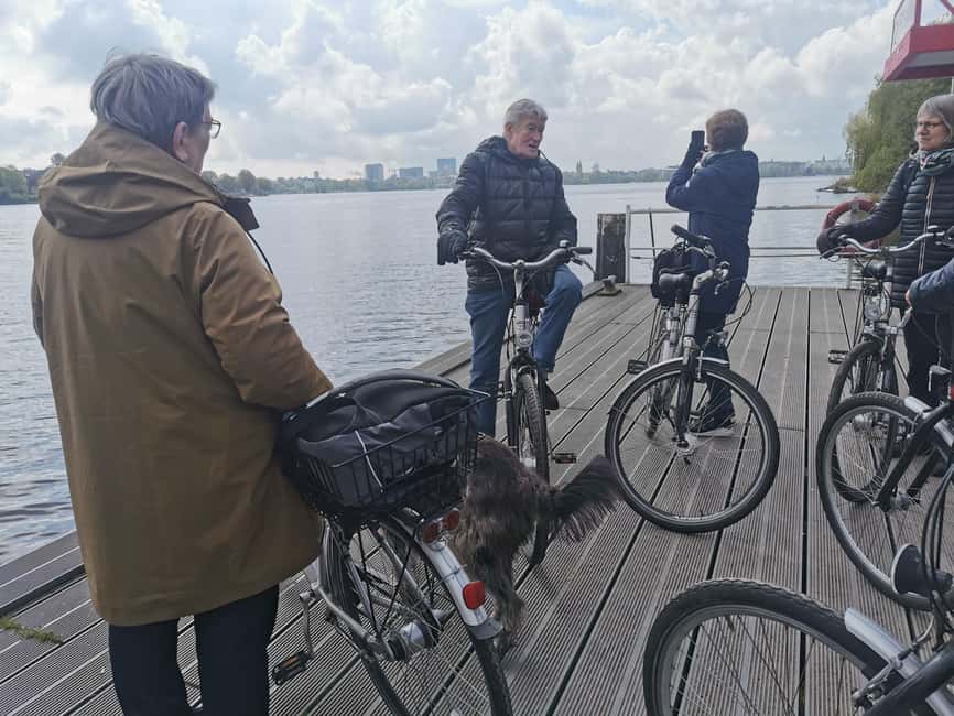 Celebs, Waterfronts and Nature Cycle Tour - Stadtpark and the view from its platform
