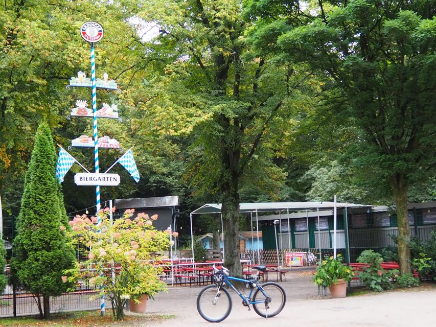Celebs, Waterfronts and Nature Cycle Tour - Uhlenhorst and the Blue Mosque
