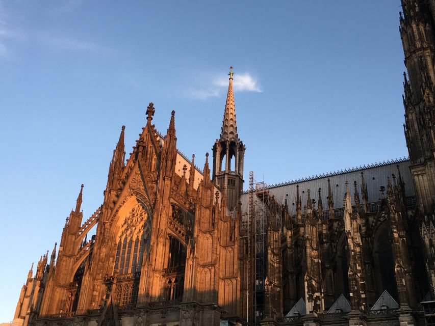 Cologne: City Highlights with Local Guide - Groß St. Martin and the church skyline