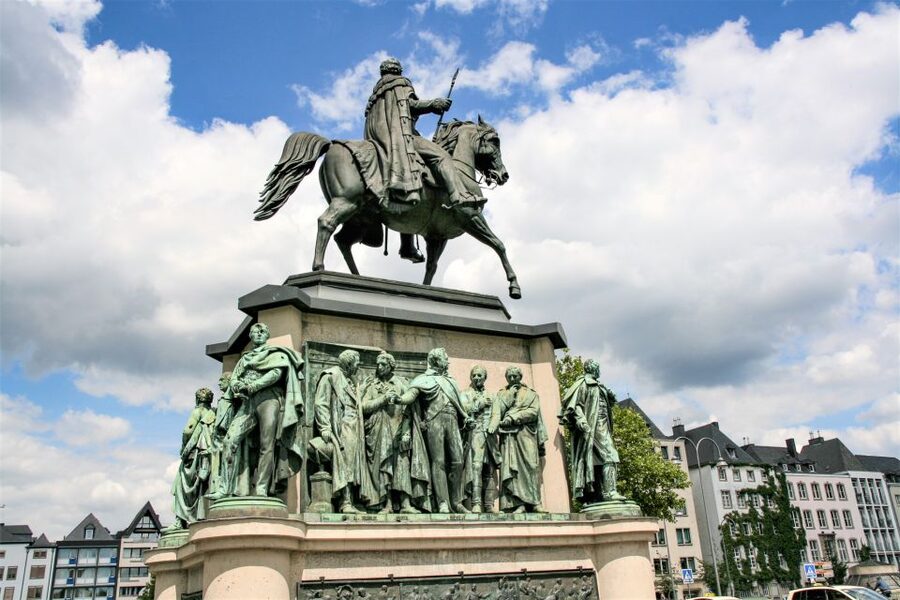 Cologne: City Highlights with Local Guide - War damage and the city rebuilt